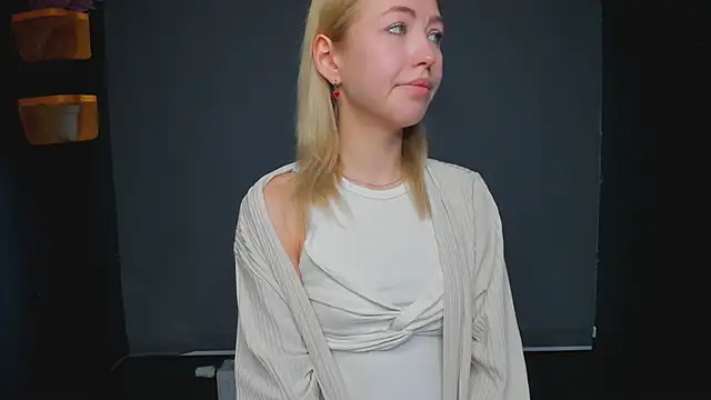 Snapshot of Moon_Silk chatting on January 15, 2026, 6:50 am Moon Silk online show from January 15, 2026, 6:50 am