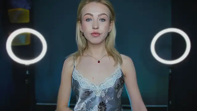 Snapshot of Moon_Silk chatting on January 13, 2026, 7:34 am Moon Silk online show from January 13, 2026, 7:34 am