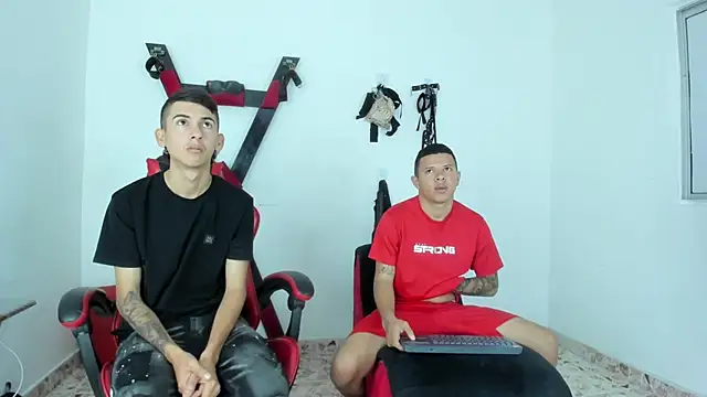 Snapshot of LatinsGuys18 chatting on January 10, 2026, 12:44 pm LatinsGuys18 online show from January 10, 2026, 12:44 pm