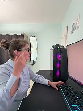 Faucettes online show from March 31, 2026, 8:38 am