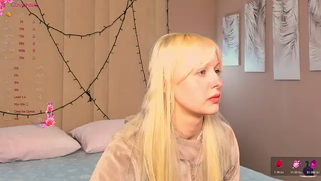 Snapshot of AdeleSilvy chatting on April 16, 2026, 1:39 am AdeleSilvy online show from April 16, 2026, 1:39 am