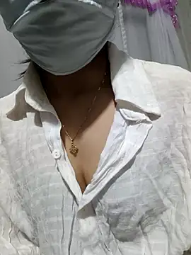 Snapshot of Vanvan68xx chatting on January 11, 2026, 2:02 pm Vanvan68xx online show from January 11, 2026, 2:02 pm