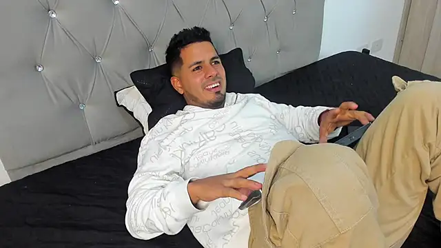 Snapshot of Kiltrohot chatting on February 7, 2026, 11:57 pm Kiltrohot online show from February 7, 2026, 11:57 pm