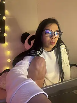 Little Lexyy online show from April 2, 2026, 4:30 am