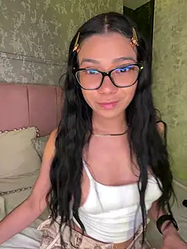 Snapshot of Little_Lexyy chatting on June 21, 2026, 4:29 am Little Lexyy online show from June 21, 2026, 4:29 am