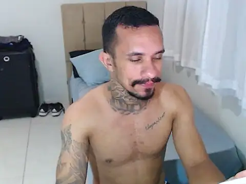 lipegonzalezz online show from February 4, 2026, 11:00 pm