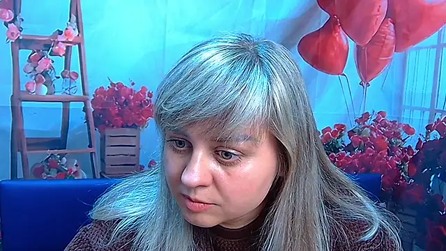 Snapshot of VeronicaSvitt chatting on April 14, 2026, 12:43 pm VeronicaSvitt online show from April 14, 2026, 12:43 pm