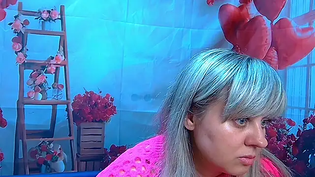 Snapshot of VeronicaSvitt chatting on April 16, 2026, 12:28 pm VeronicaSvitt online show from April 16, 2026, 12:28 pm