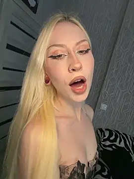 Elven Effy online show from January 19, 2026, 1:15 pm