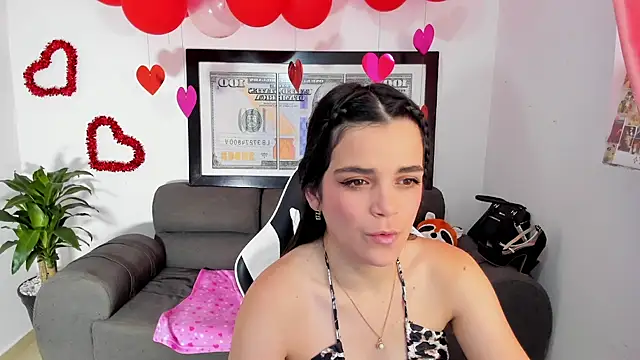 LucianaMoreau online show from February 20, 2026, 9:06 pm