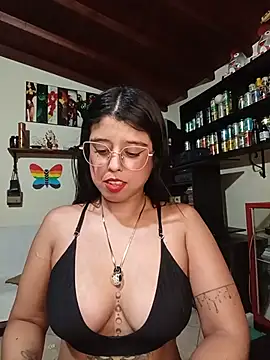 danibellucii  online show from May 15, 2026, 8:23 am