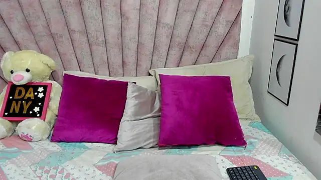 Snapshot of danibellucii_ chatting on February 25, 2026, 3:40 am danibellucii online show from February 25, 2026, 3:40 am