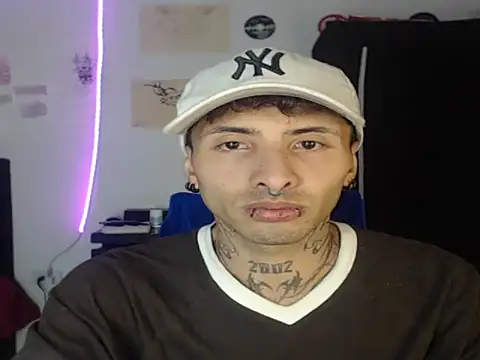 Snapshot of pol_lu chatting on January 12, 2026, 10:47 pm pol lu online show from January 12, 2026, 10:47 pm