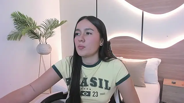 mia slora online show from June 25, 2026, 2:20 am