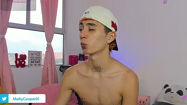 Maiky Cooper01 online show from March 4, 2026, 8:05 pm