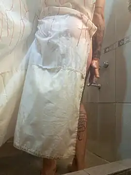 Snapshot of demm1429 chatting on January 11, 2026, 12:06 am demm1429 online show from January 11, 2026, 12:06 am