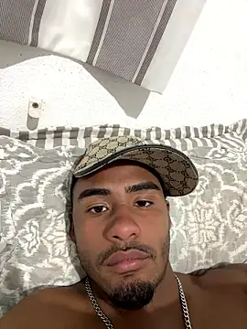 Snapshot of Otavio_01 chatting on January 12, 2026, 10:58 pm Otavio 01 online show from January 12, 2026, 10:58 pm