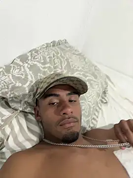 Snapshot of Otavio_01 chatting on January 12, 2026, 1:01 am Otavio 01 online show from January 12, 2026, 1:01 am