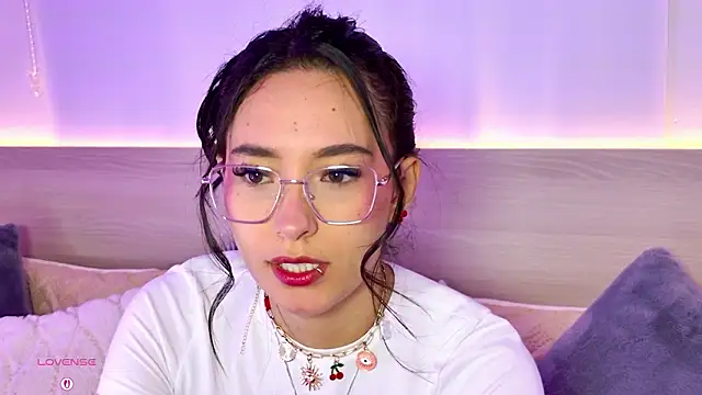 Snapshot of AliceeBloom chatting on February 1, 2026, 10:46 am AliceeBloom online show from February 1, 2026, 10:46 am