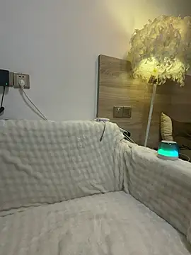 Mia-zhan online show from April 1, 2026, 1:41 pm