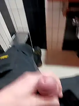 Hertsguy1984 online show from April 21, 2026, 7:09 pm