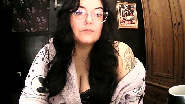 Snapshot of Miss_CurvesXXX chatting on February 5, 2026, 6:20 am Miss CurvesXXX online show from February 5, 2026, 6:20 am