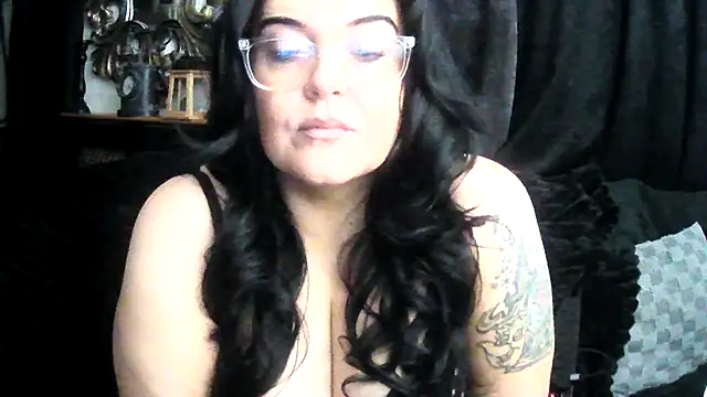 Snapshot of Miss_CurvesXXX chatting on February 10, 2026, 6:01 am Miss CurvesXXX online show from February 10, 2026, 6:01 am