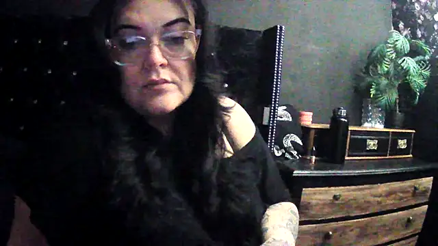 Snapshot of Miss_CurvesXXX chatting on February 2, 2026, 6:01 am Miss CurvesXXX online show from February 2, 2026, 6:01 am