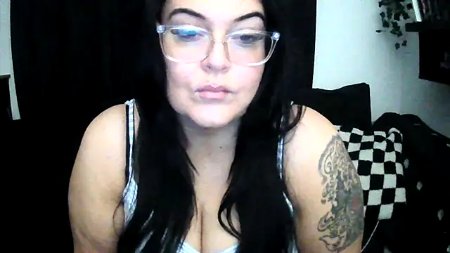 Snapshot of Miss_CurvesXXX chatting on February 15, 2026, 5:12 pm Miss CurvesXXX online show from February 15, 2026, 5:12 pm