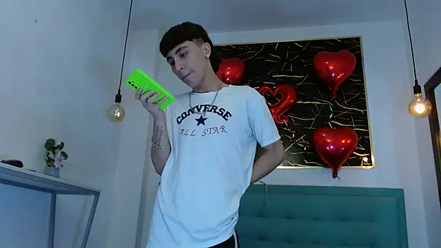 XanderGrey8 online show from February 18, 2026, 7:32 pm