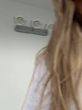 Missolevelvet online show from March 21, 2026, 5:41 am