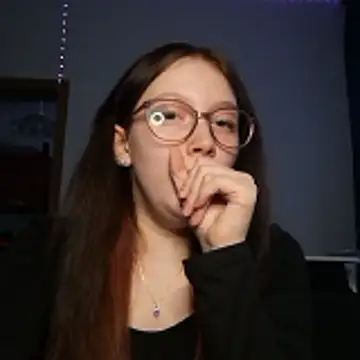 YoungLisaa18 online show from January 13, 2026, 3:05 pm