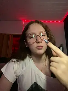 YoungLisaa18 online show from February 25, 2026, 9:14 pm