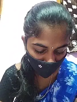 Snapshot of Tamil_Hot_RoyalQueen chatting on April 16, 2026, 12:22 am Tamil Hot RoyalQueen online show from April 16, 2026, 12:22 am