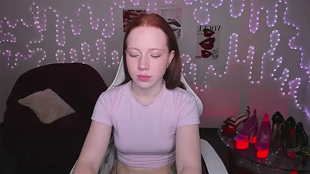 Snapshot of Katrys chatting on February 10, 2026, 12:20 am Katrys online show from February 10, 2026, 12:20 am