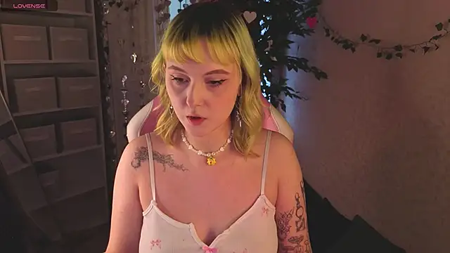 Roziett Belle online show from March 14, 2026, 9:26 am