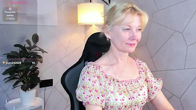 Julie Lucas online show from June 2, 2026, 12:21 am