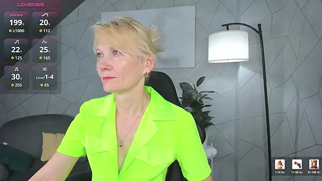 Snapshot of Julie_Lucas chatting on June 10, 2026, 11:50 pm Julie Lucas online show from June 10, 2026, 11:50 pm
