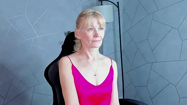 Julie Lucas online show from May 18, 2026, 12:00 am