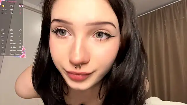 Snapshot of silverflower__ chatting on February 16, 2026, 3:21 pm silverflower online show from February 16, 2026, 3:21 pm