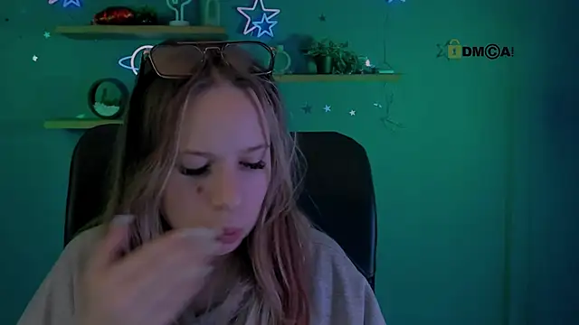 Snapshot of miles_candy chatting on February 25, 2026, 8:30 pm miles candy online show from February 25, 2026, 8:30 pm