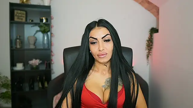 Latinella  online show from January 13, 2026, 7:40 pm