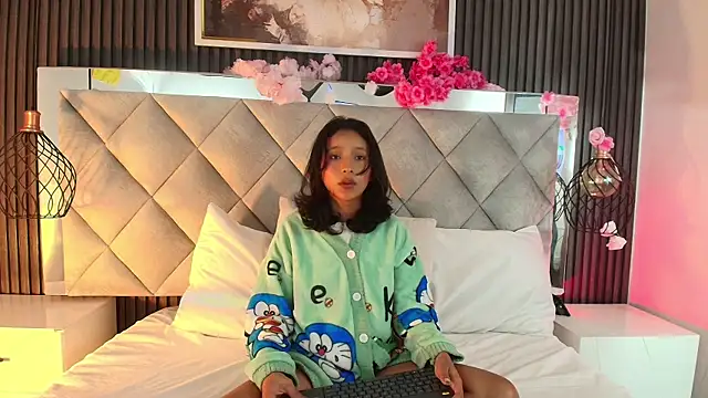 Real virgin Pussy online show from May 13, 2026, 8:27 pm