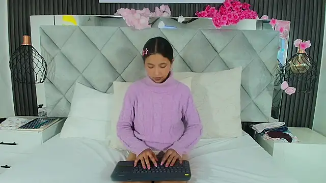 Real virgin Pussy online show from May 29, 2026, 6:36 pm