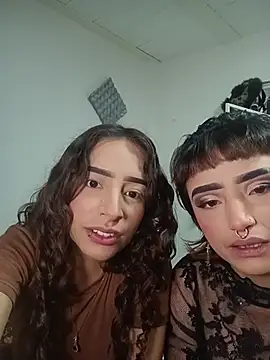 AlexxaAndRileyy online show from June 4, 2026, 5:28 pm