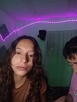 AlexxaAndRileyy online show from June 5, 2026, 6:13 pm