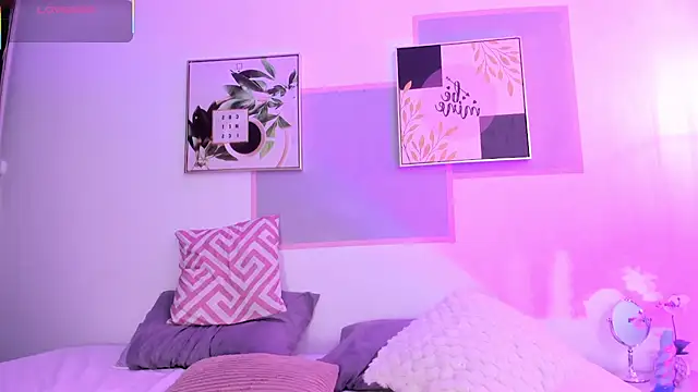 april jones05 online show from March 28, 2026, 1:01 pm