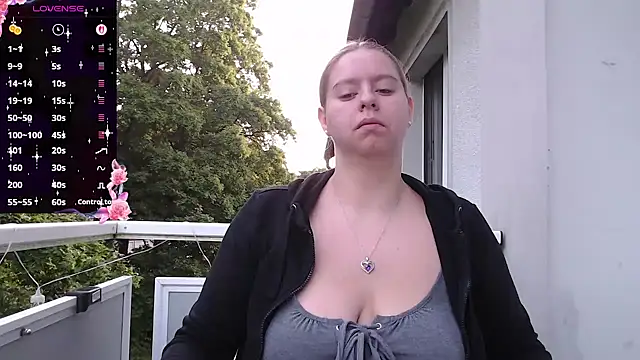 Mia lou05 online show from May 24, 2026, 4:23 am