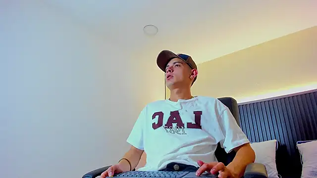 James cute18 online show from January 15, 2026, 2:37 am