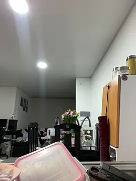 Snapshot of Pretty__Milf chatting on April 24, 2026, 9:44 am Pretty Milf online show from April 24, 2026, 9:44 am